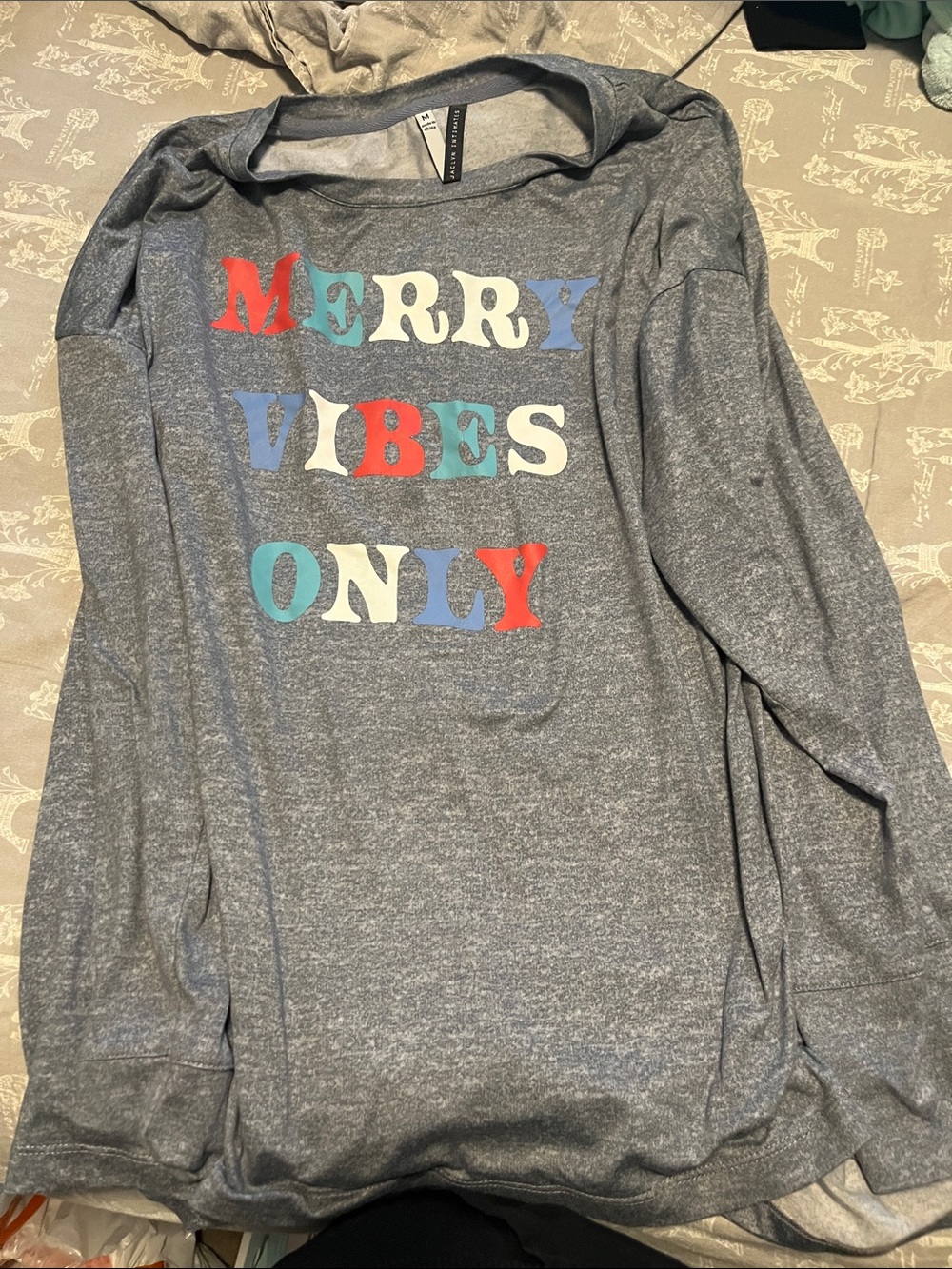 Women's Gray 'Merry Vibes Only' Long Sleeve Pajama Top